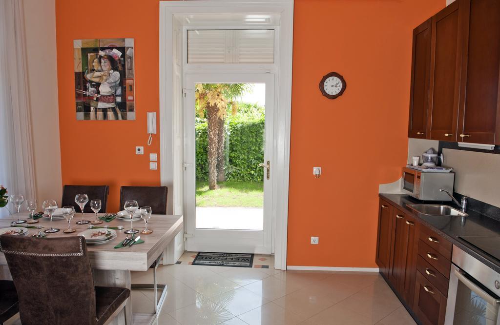 Isadora Apartment *